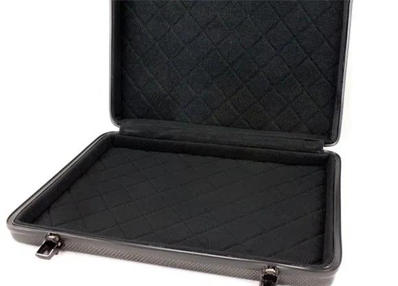 4-carbon-fiber-laptop-interior.jpg